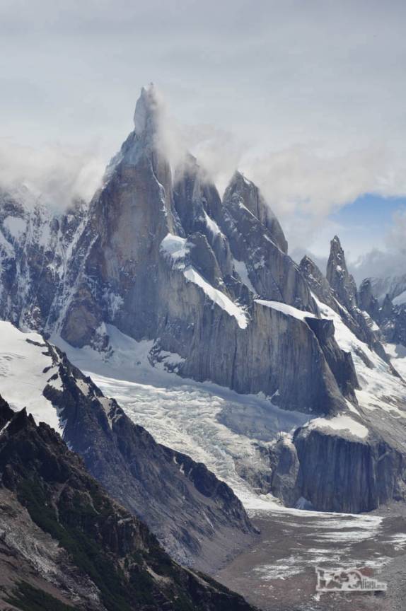 As nuvens cobrem o Cerro Torre, no Parque Nacional Los Glaciares, em El Chaltén, na patagônia argentina